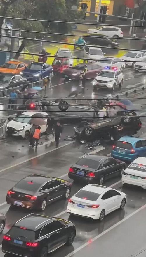 重庆小车爆料事件视频,视频揭露惊人真相  第1张